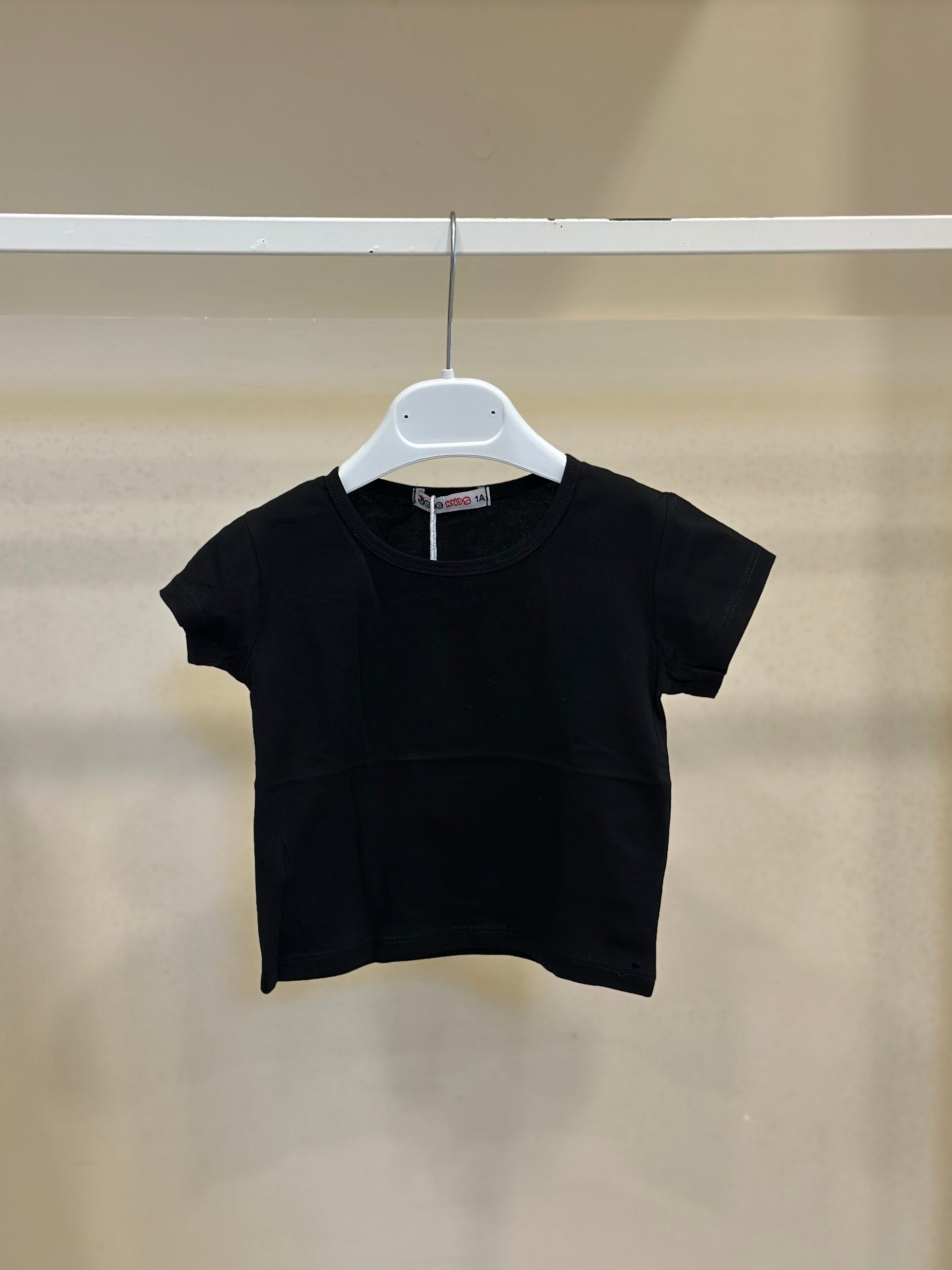 T-shirt basic nera 5627