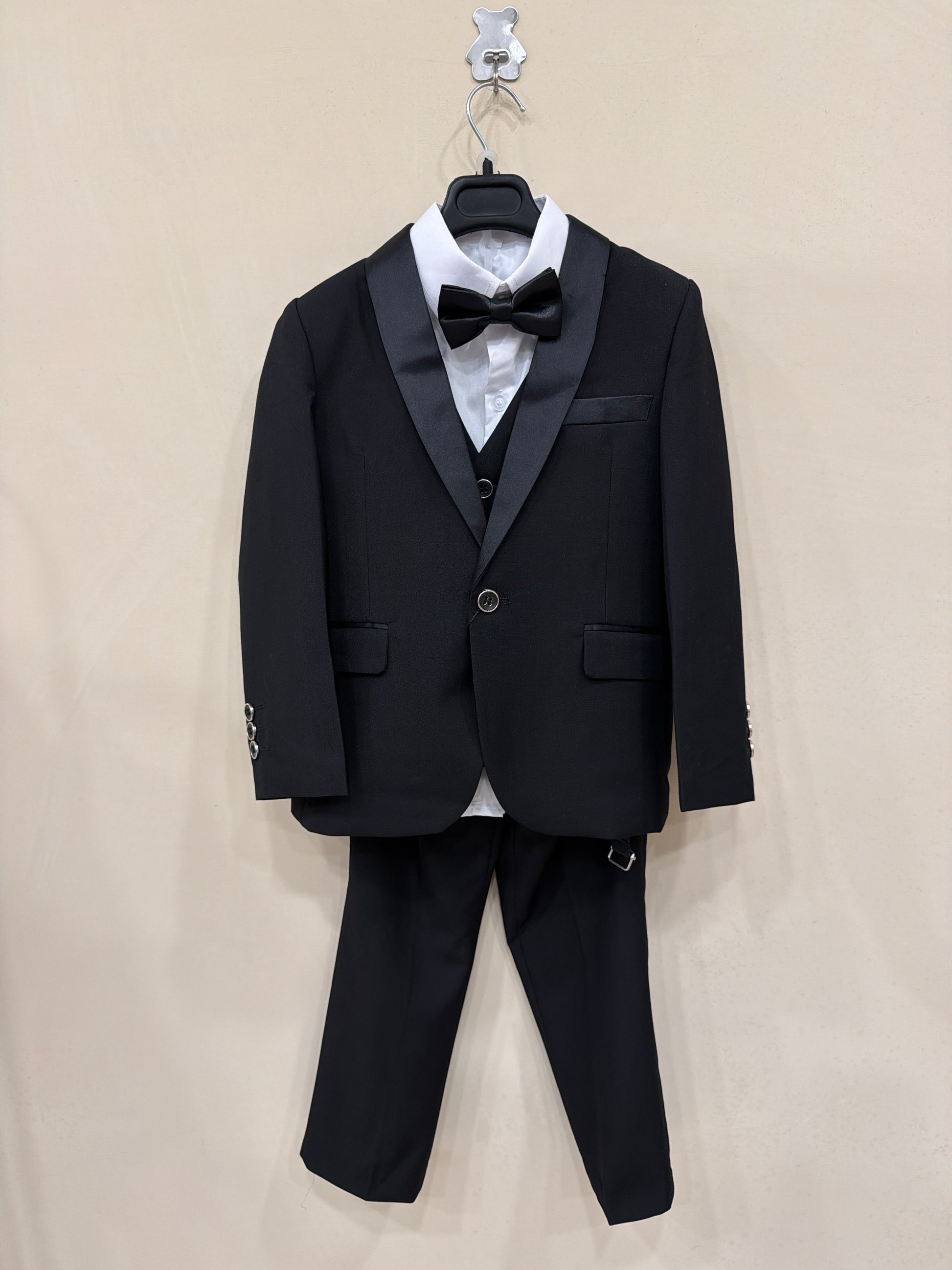 abito smoking con gilet nero