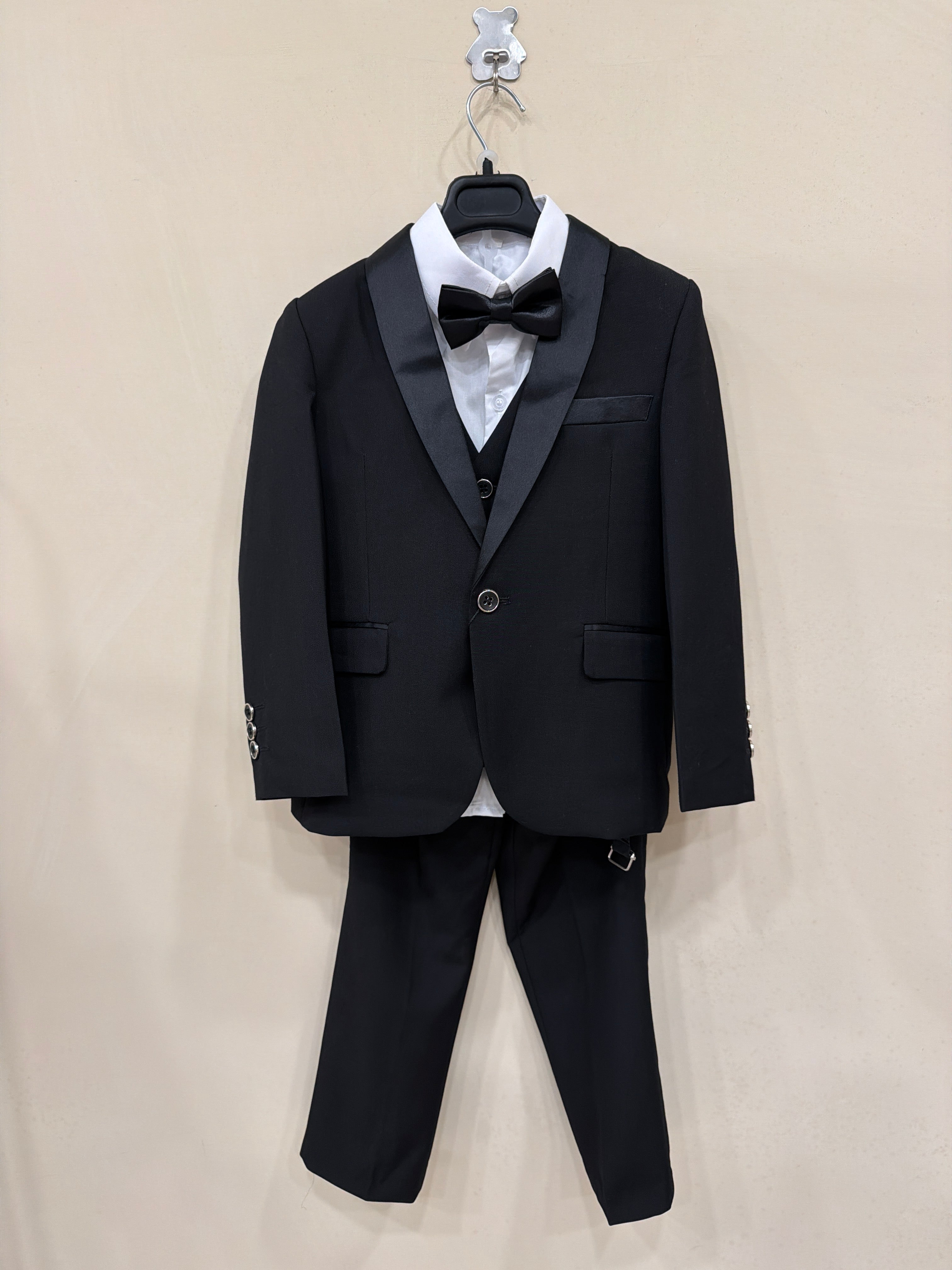 abito smoking con gilet nero