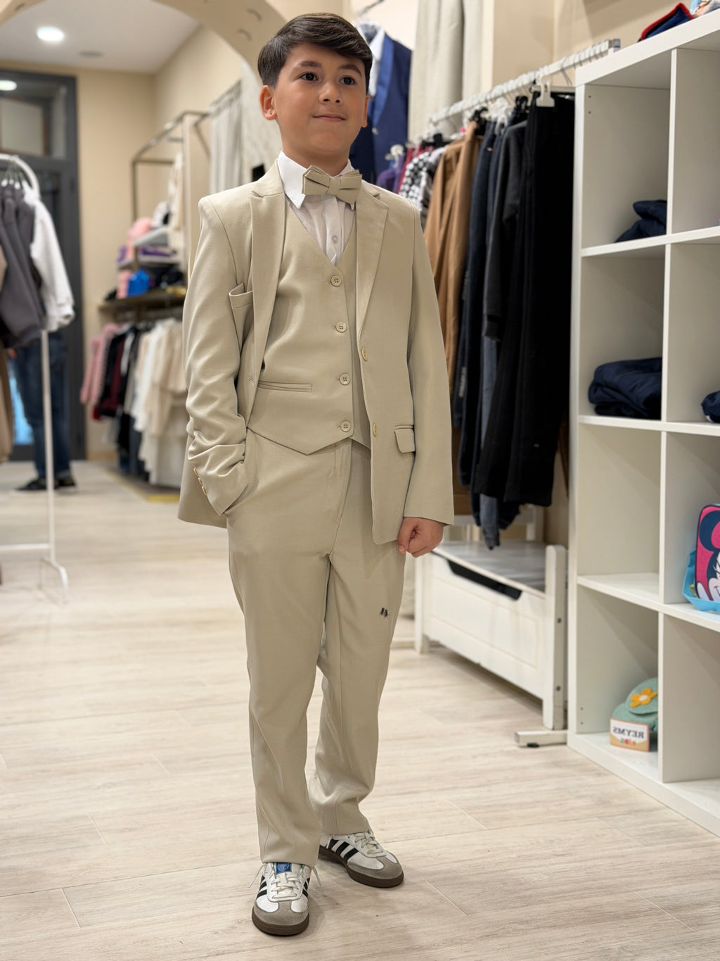abito monopetto con gilet beige