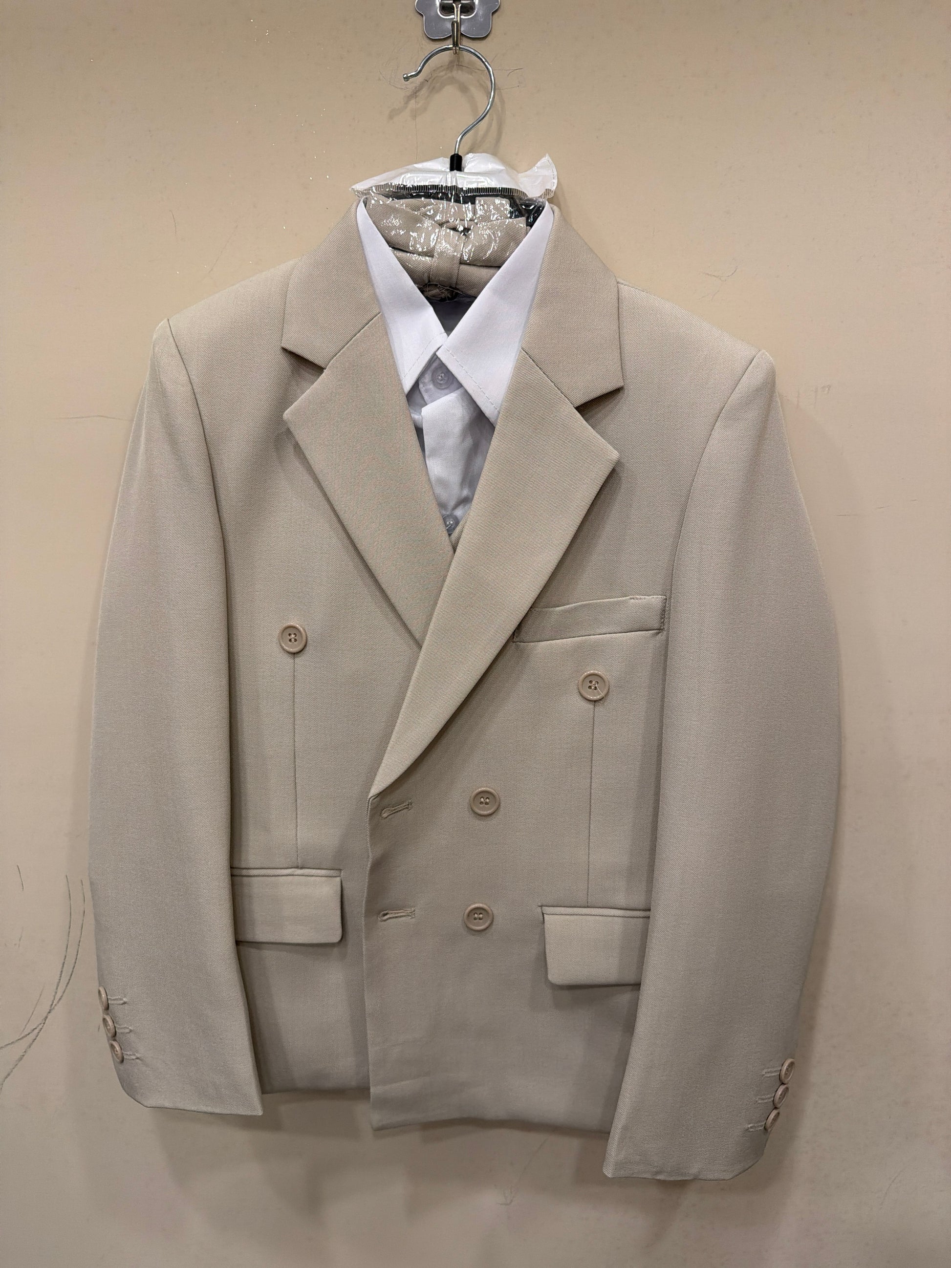 abito doppio petto con gilet beige