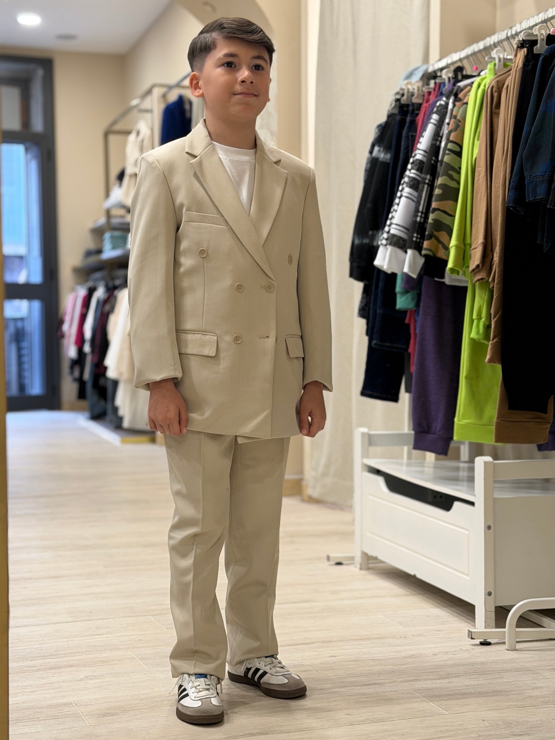 abito doppio petto con gilet beige