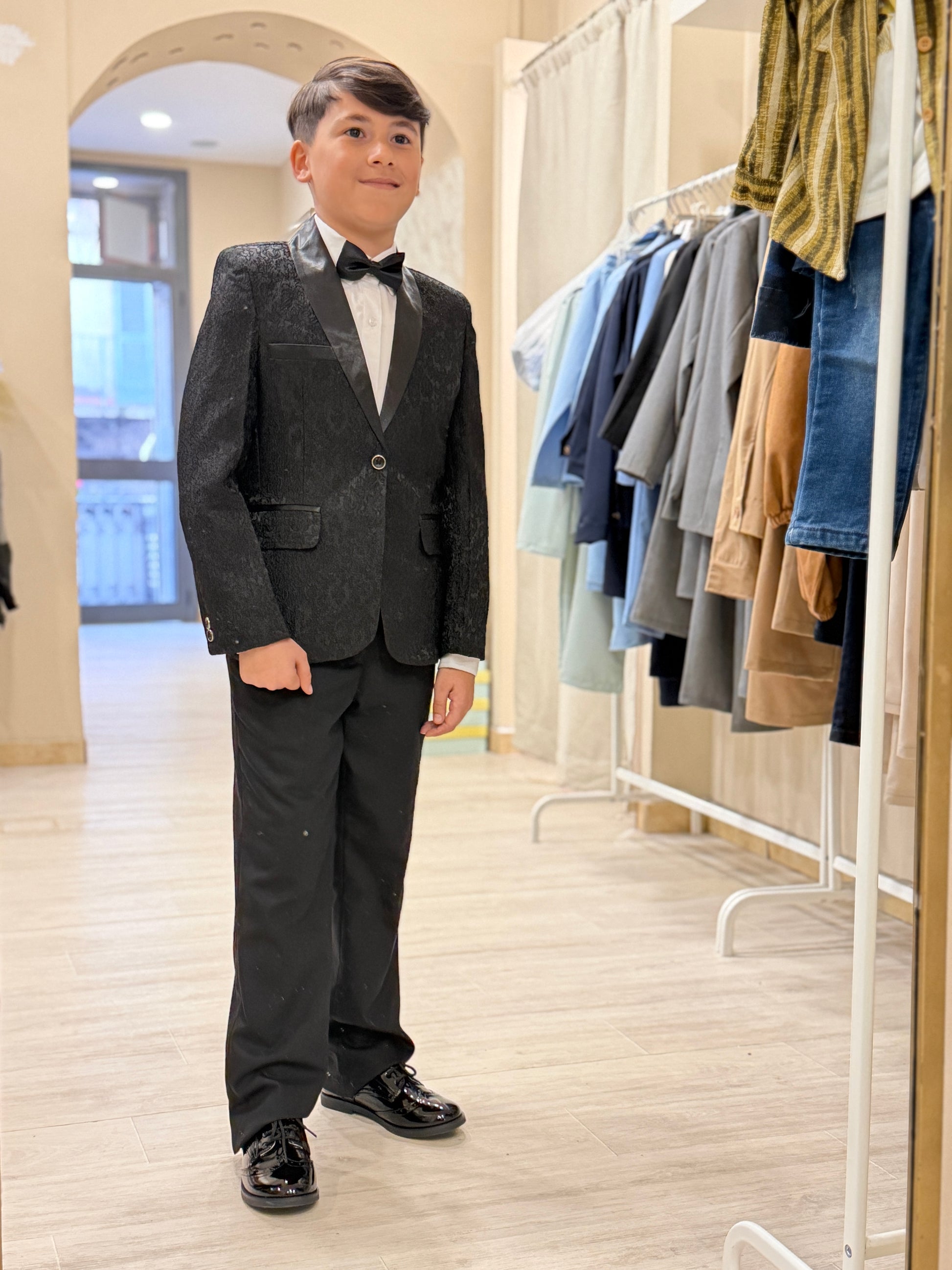 abito smoking con gilet damascato nero