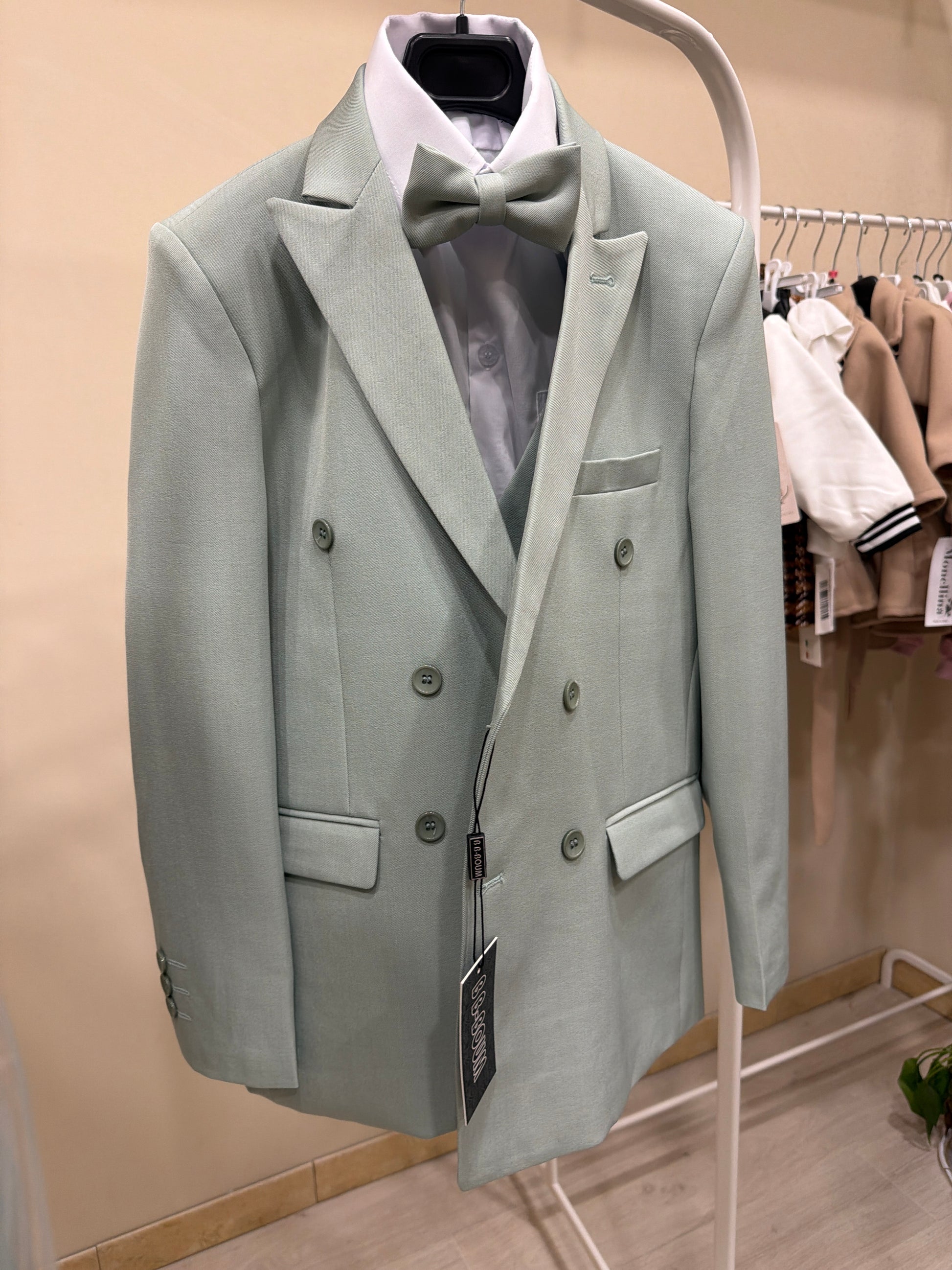 abito doppiopetto con gilet salvia
