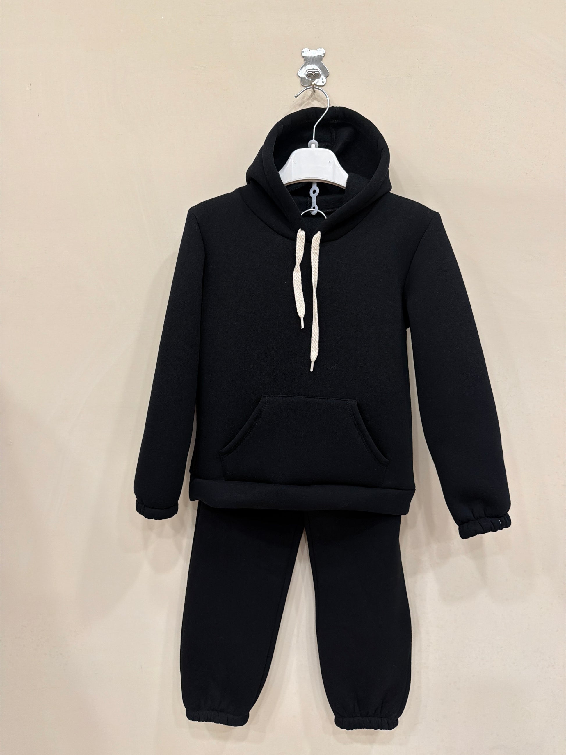 tuta felpata nera eco