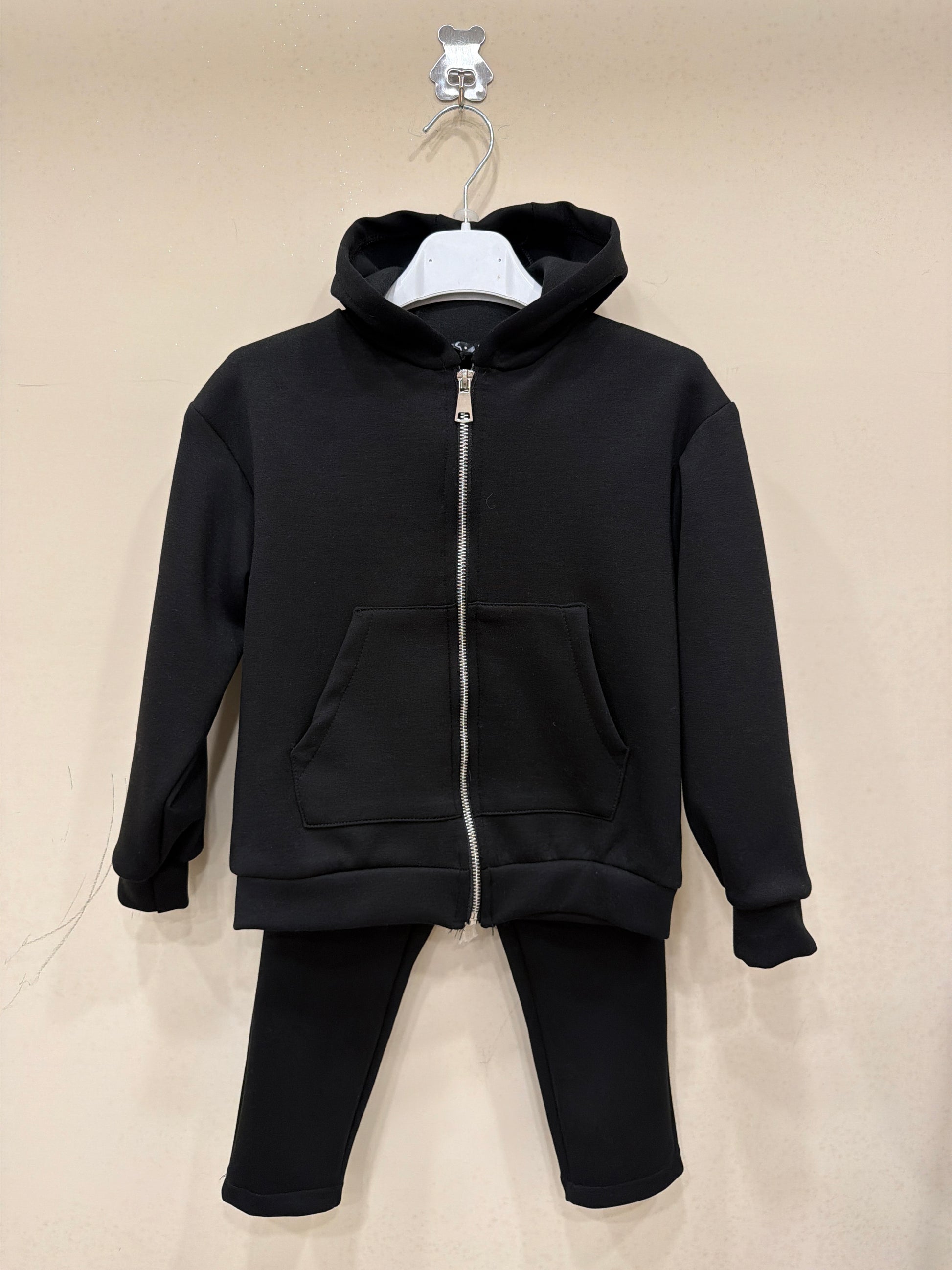 tuta felpata nera con zip