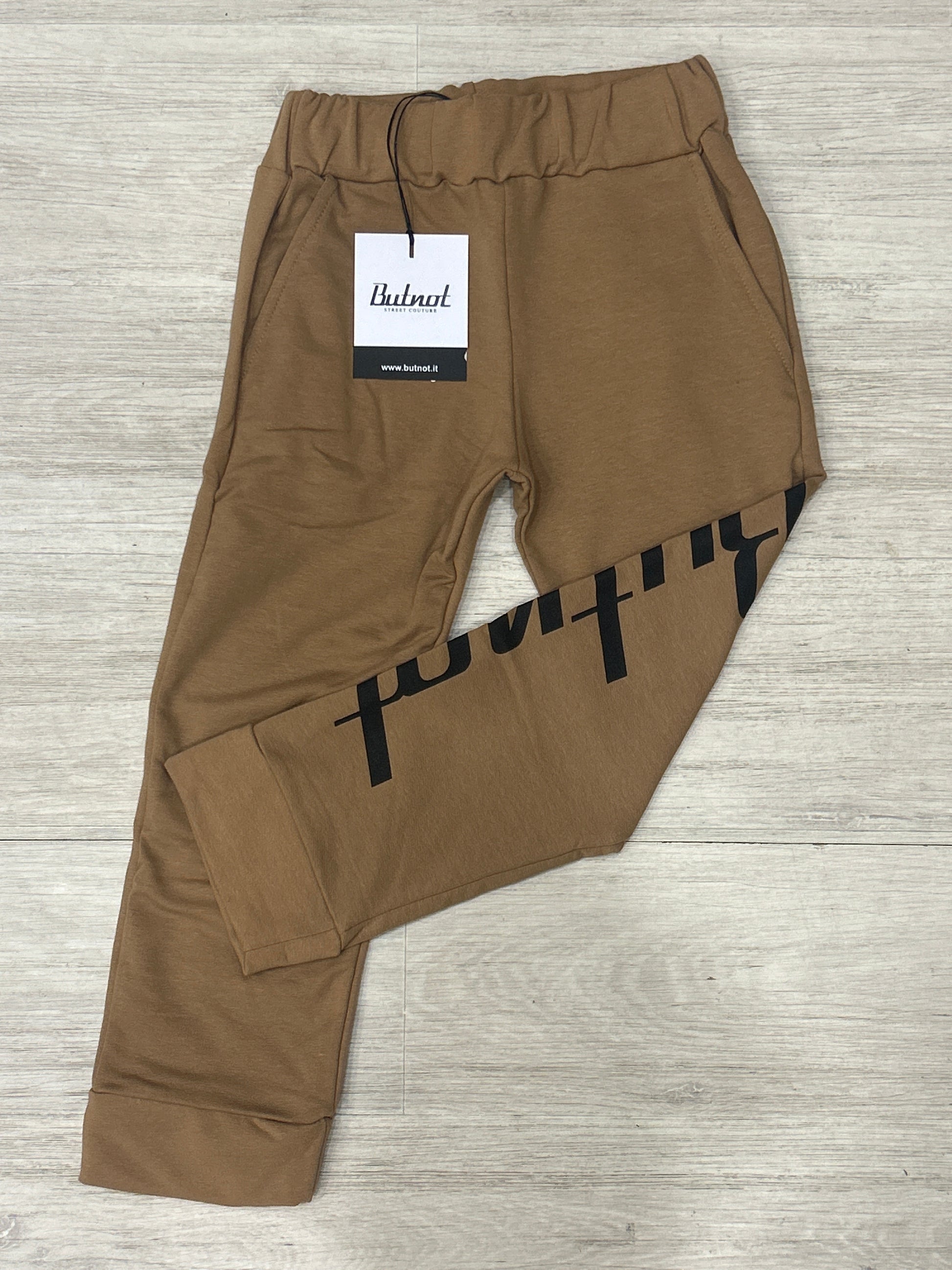 Pantatuta butnot couture camel