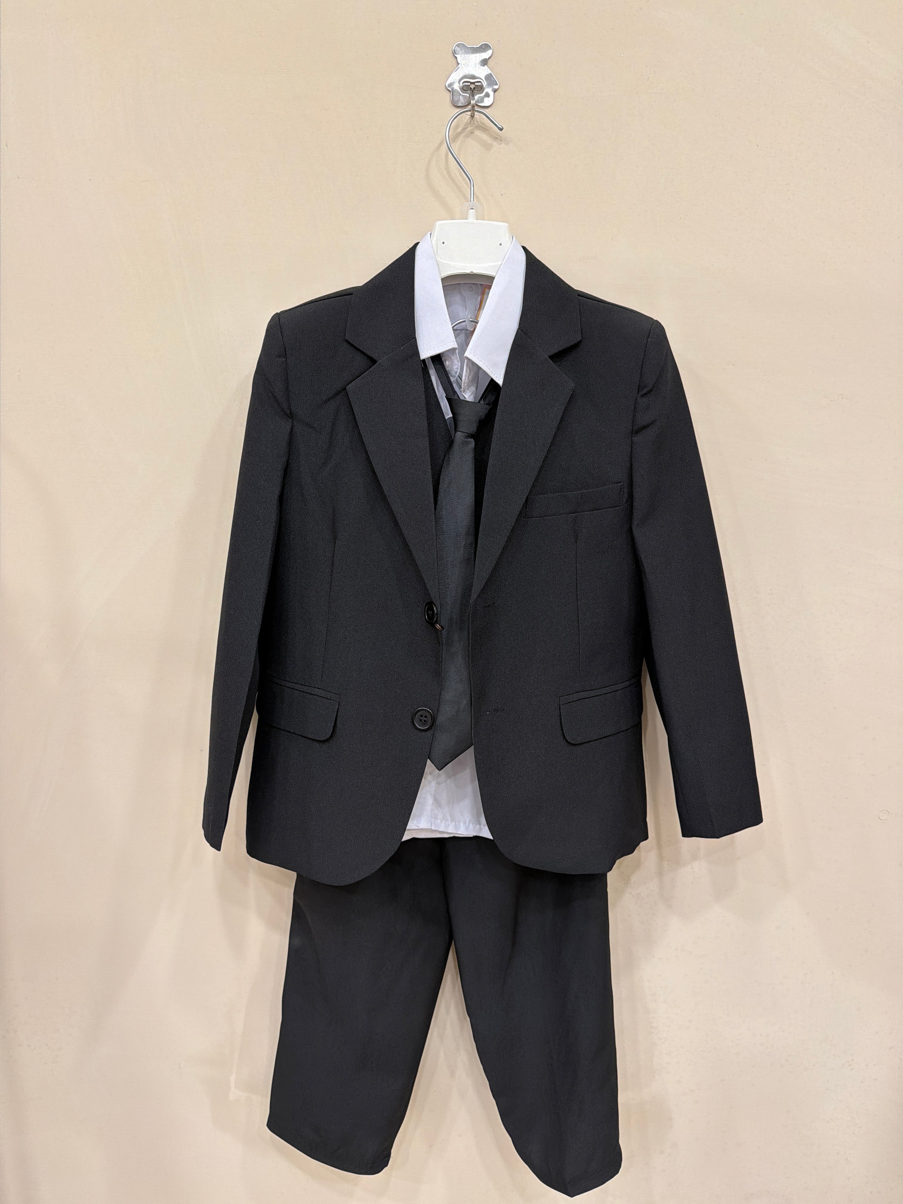 Abito monopetto con gilet nero
