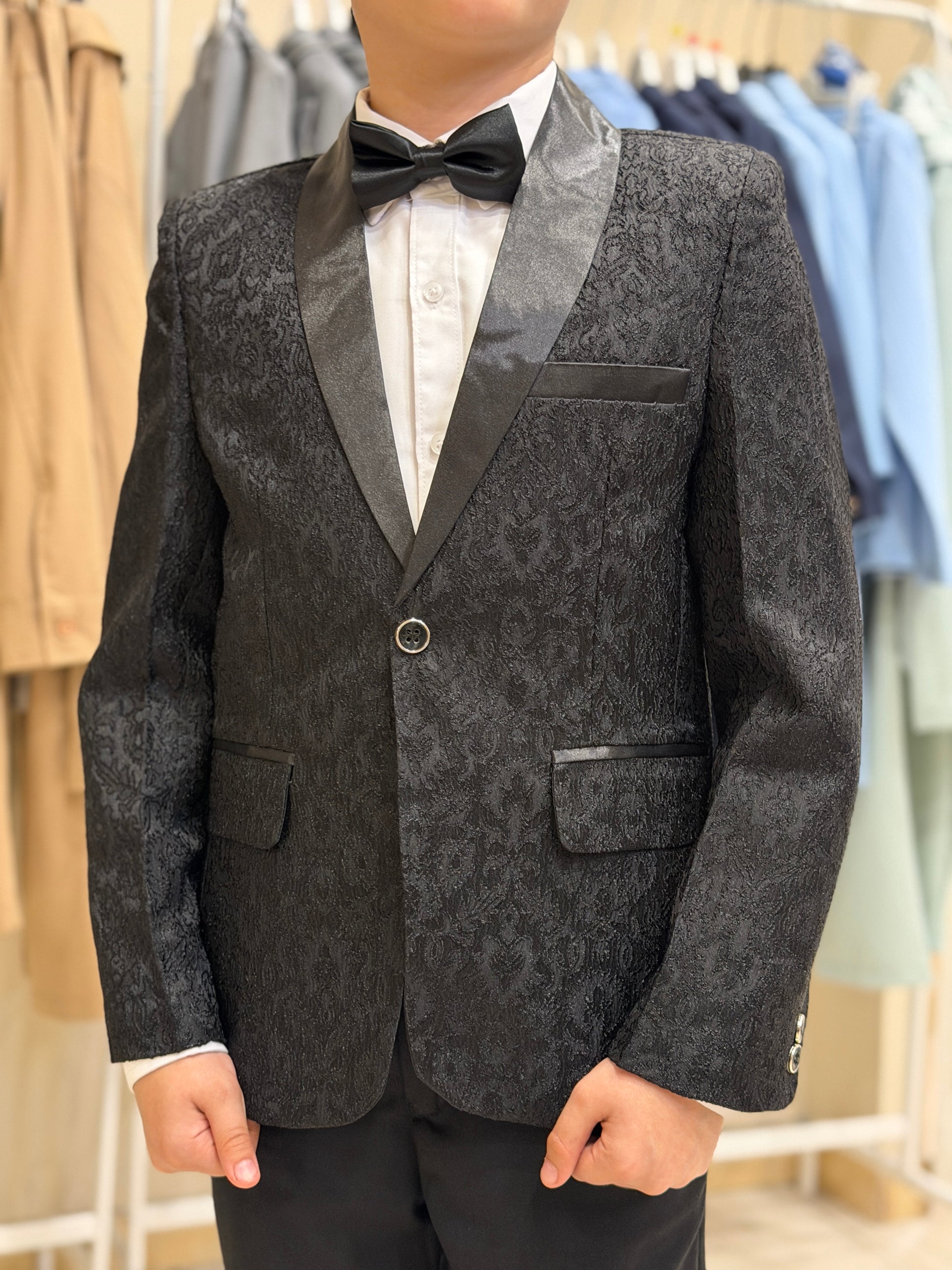 abito smoking con gilet damascato nero