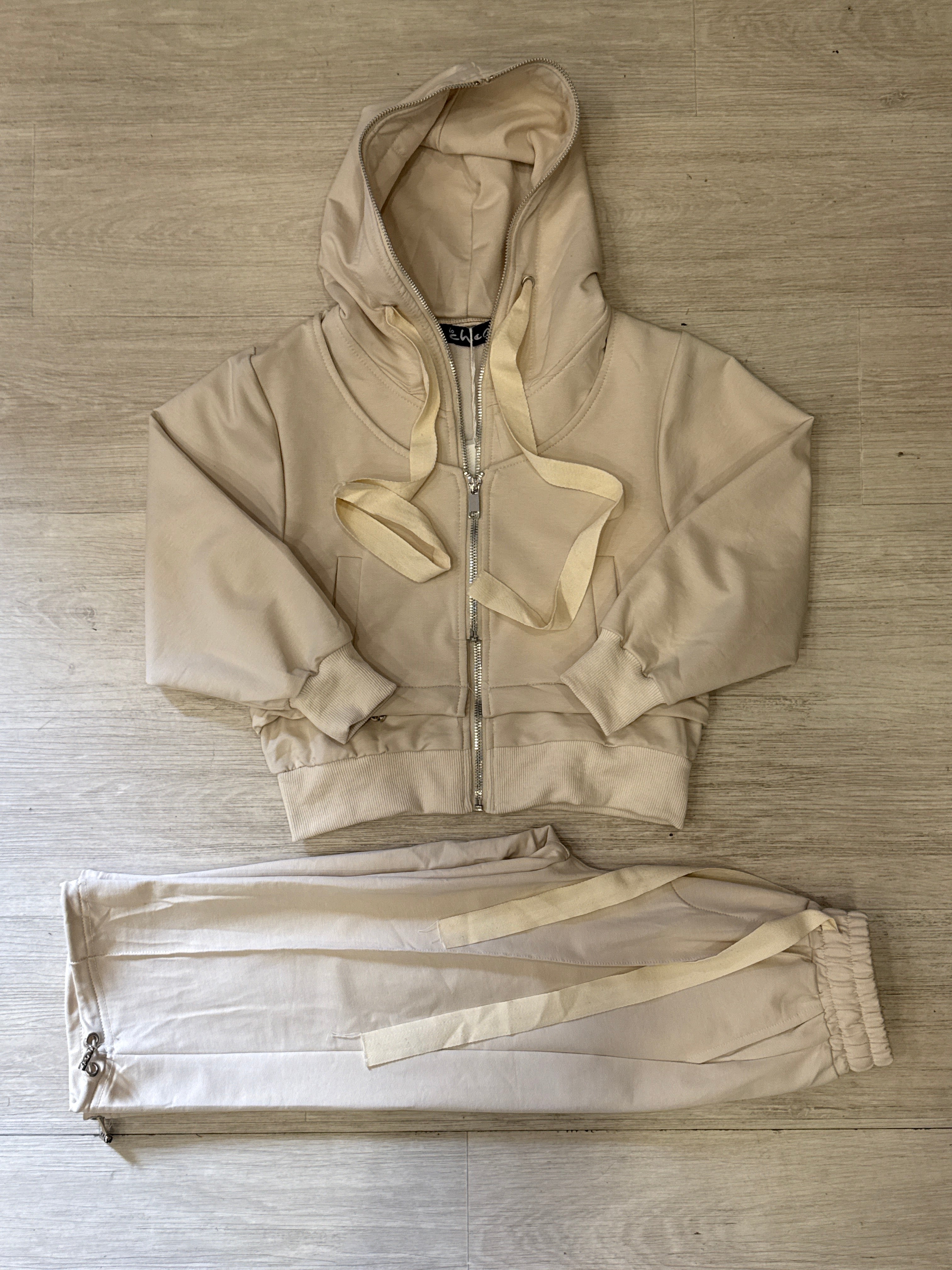 tuta Beige 137