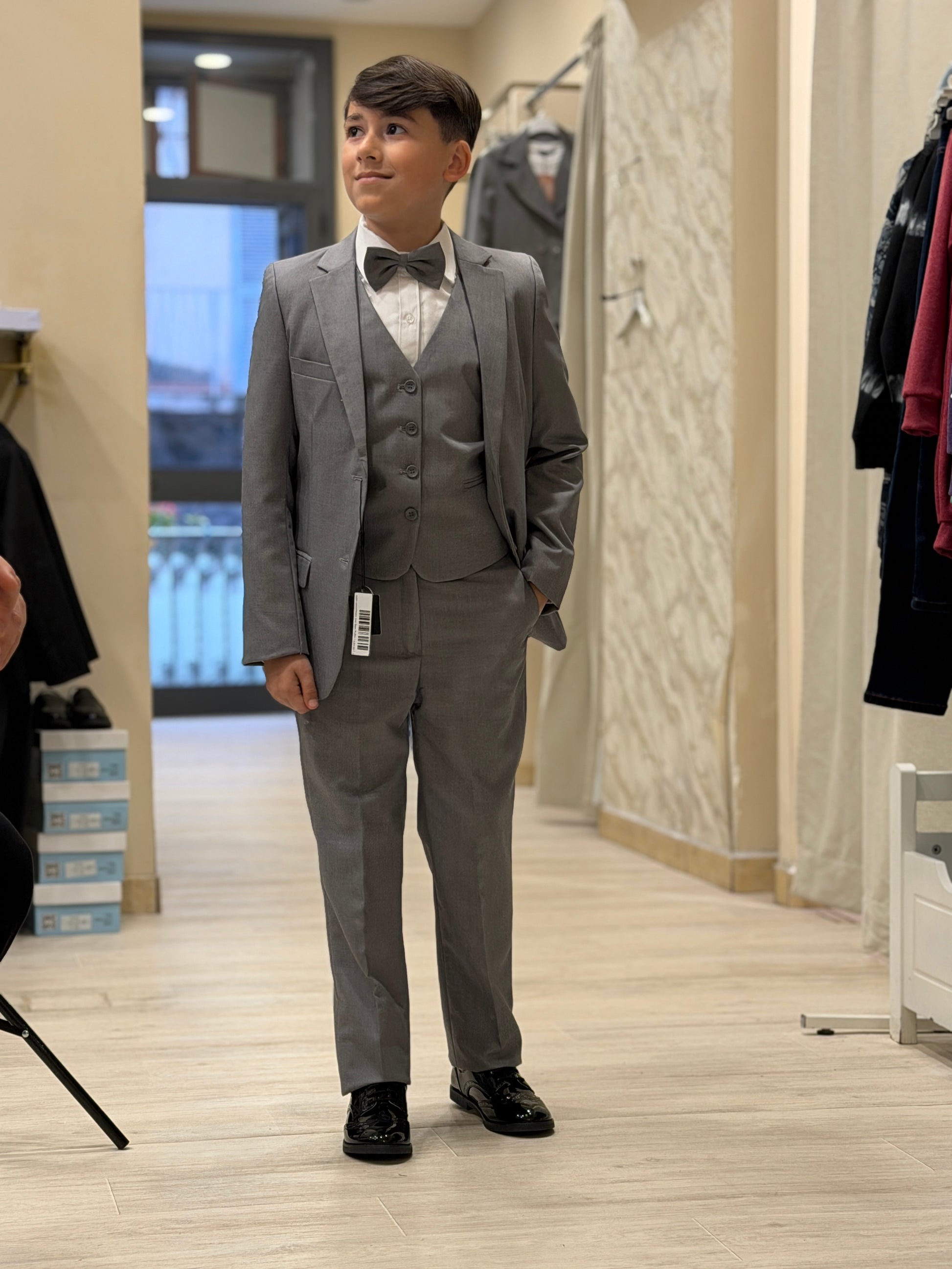 Abito monopetto con gilet grigio