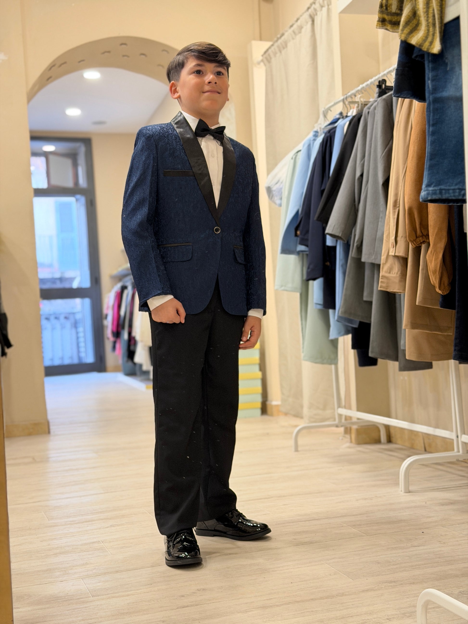 abito smoking con gilet damascato blu
