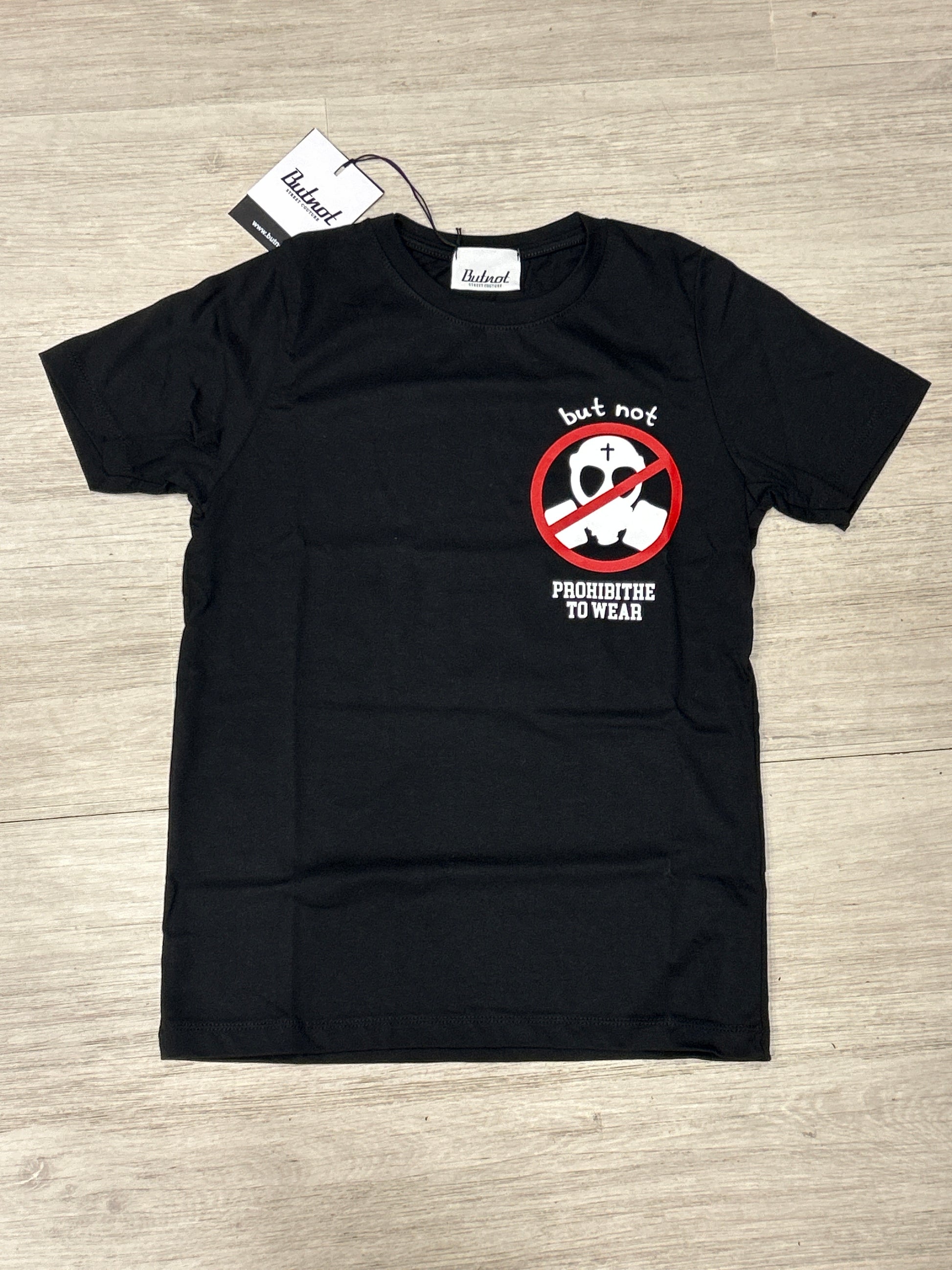 T shirt butnot logo black