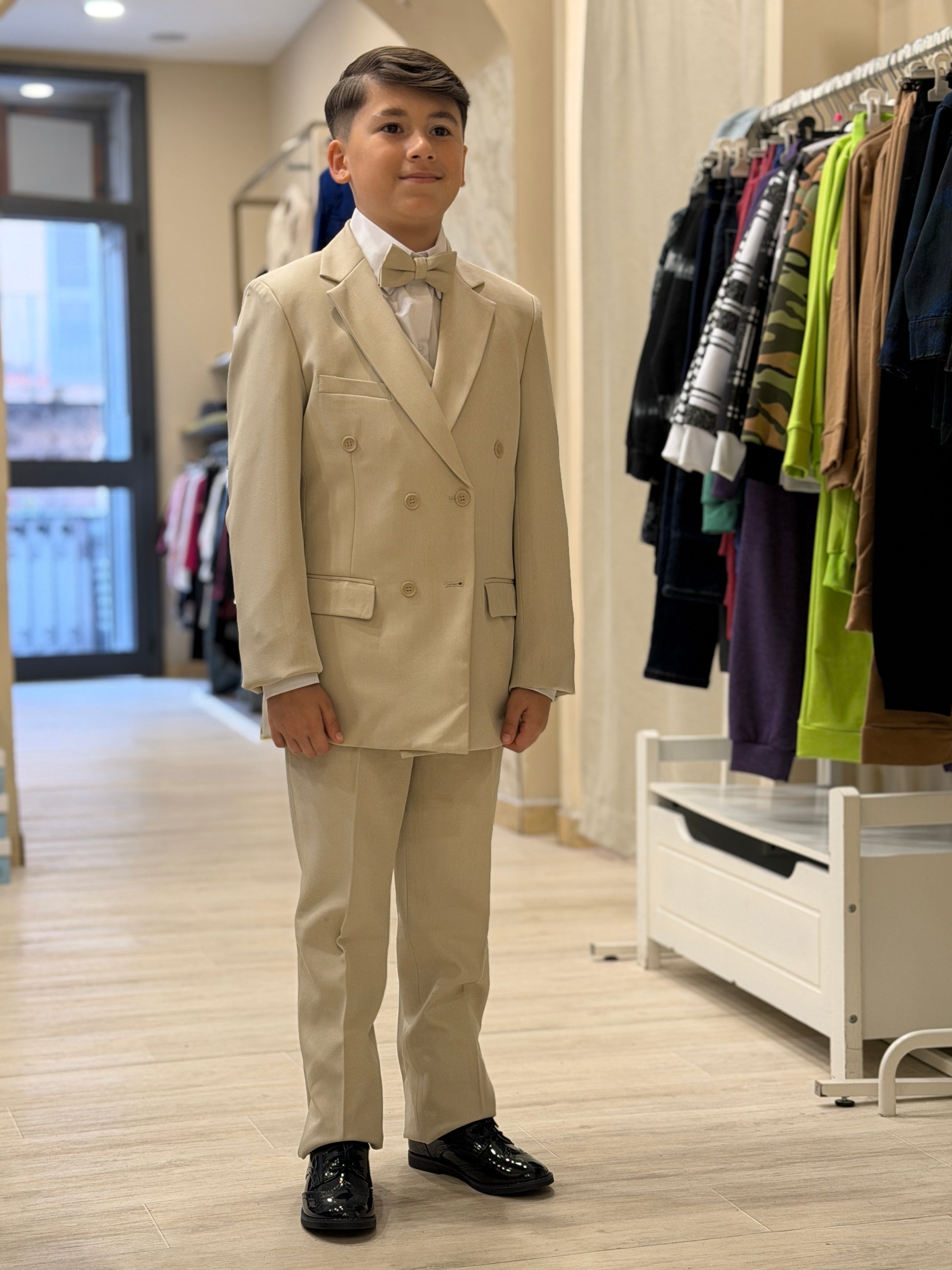 abito doppio petto con gilet beige