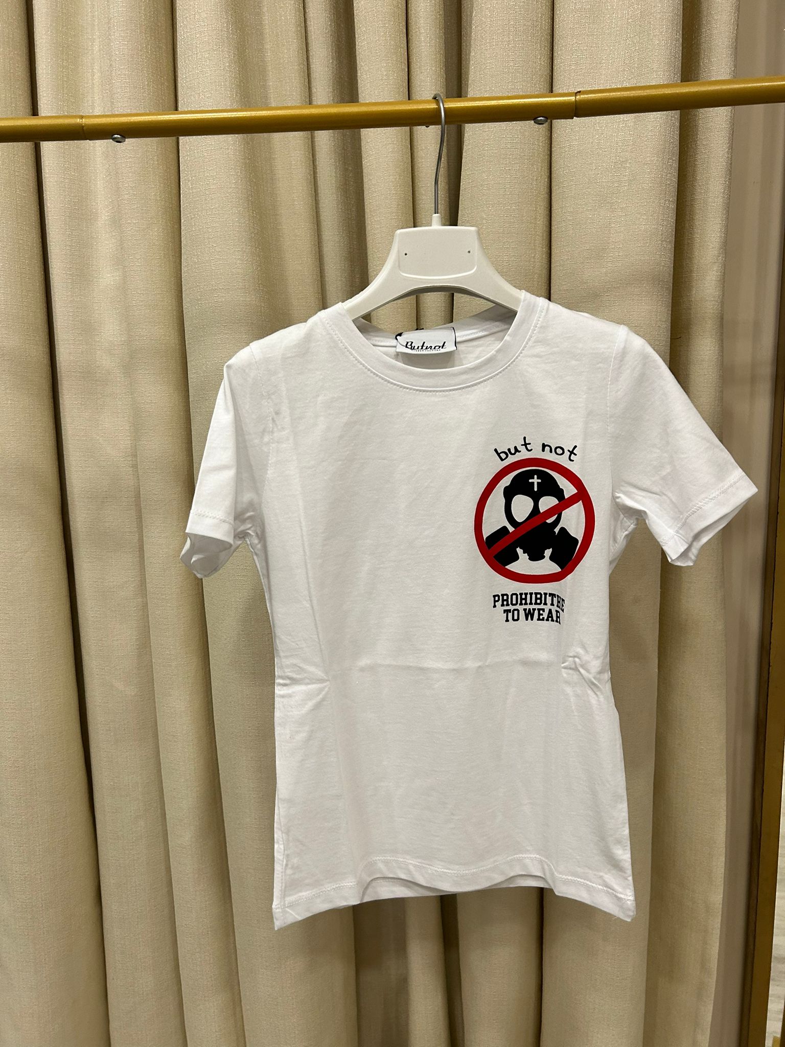 T shirt butnot logo white