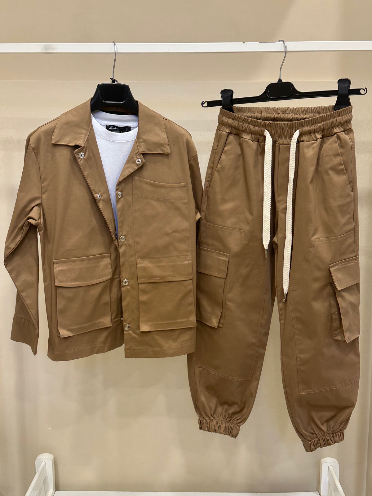 Giacca + t-shirt Le Parisienne camel prs103