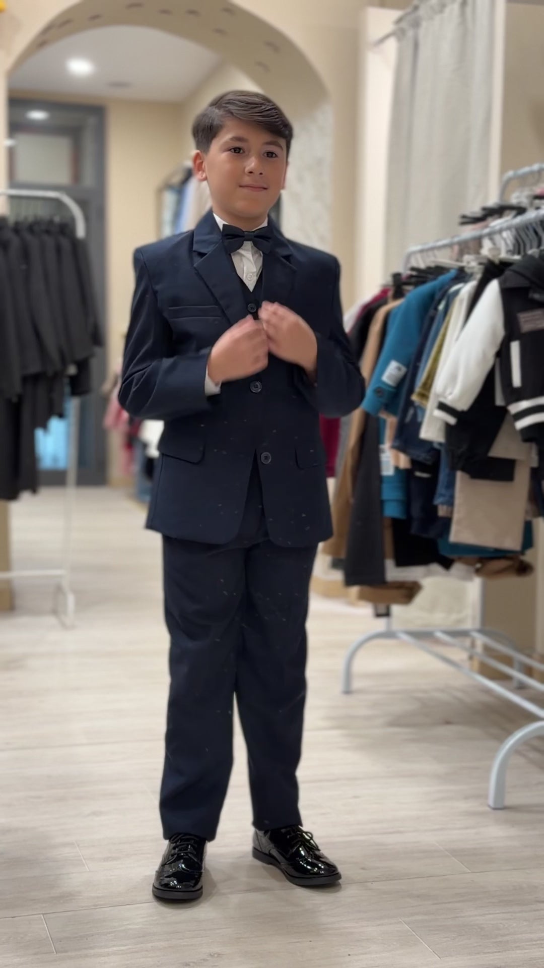Abito monopetto con gilet blu navy