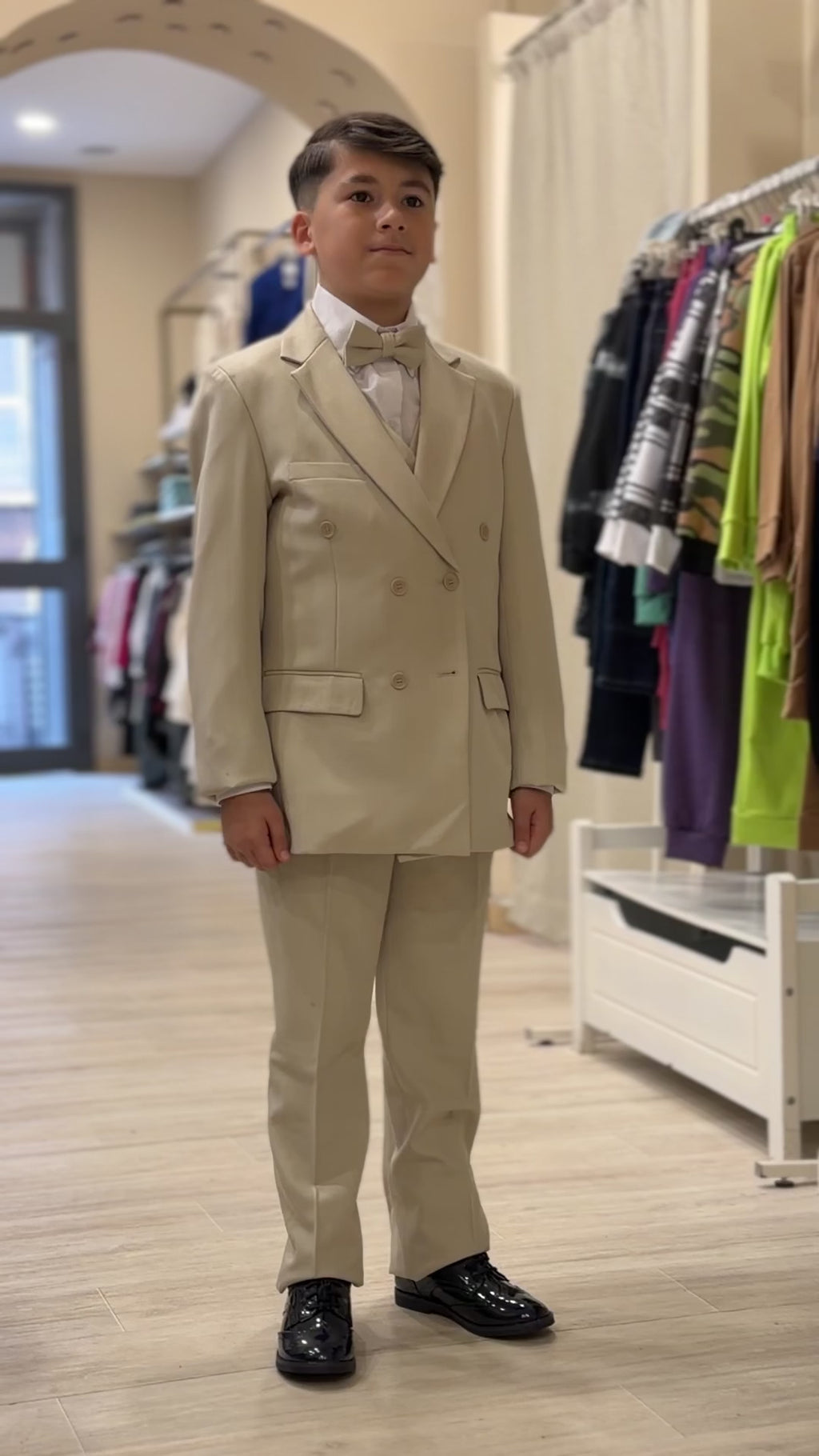 abito doppio petto con gilet beige