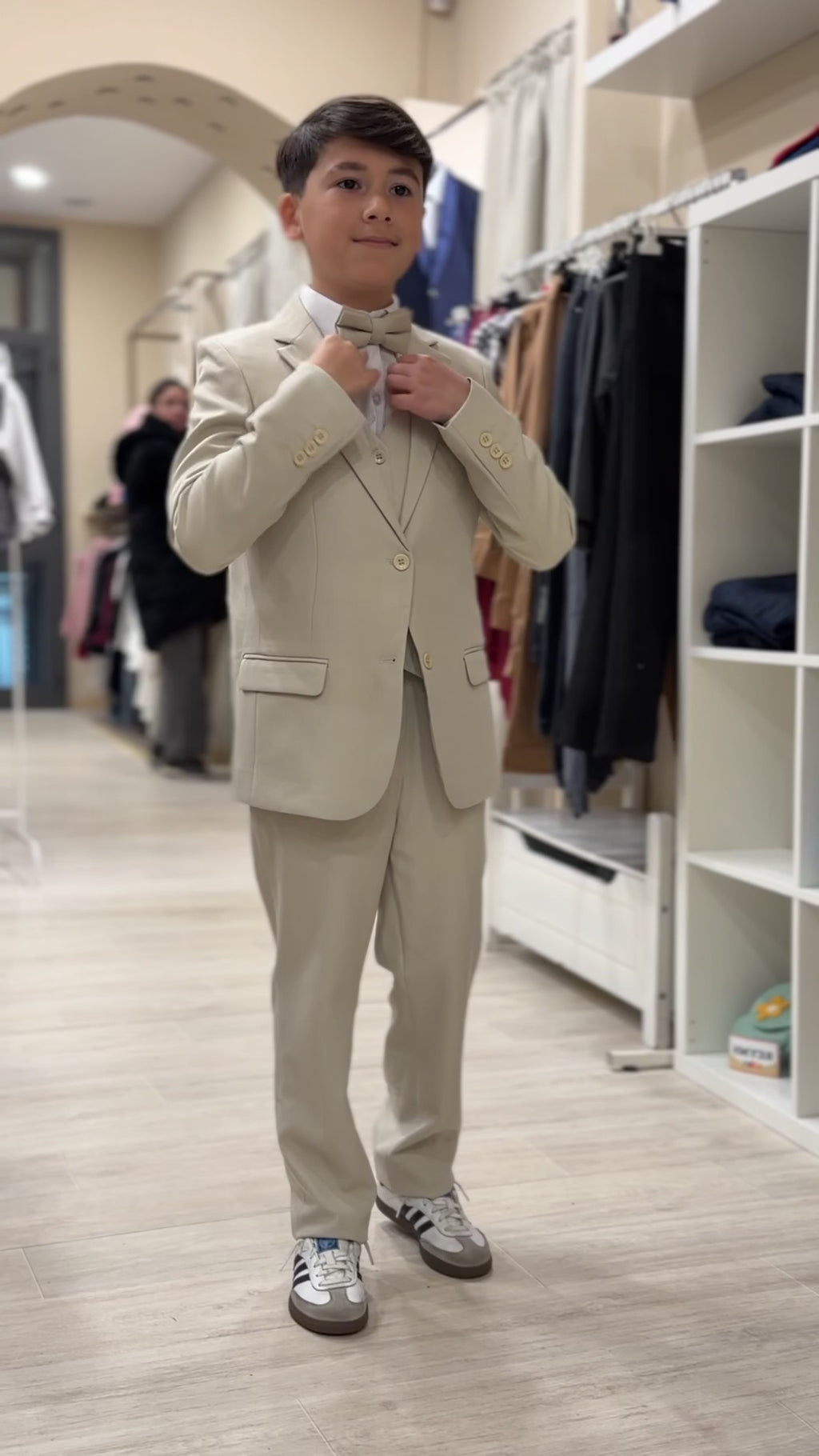 abito monopetto con gilet beige